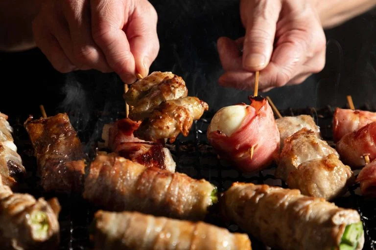 一本一本、丁寧に焼き上げる。