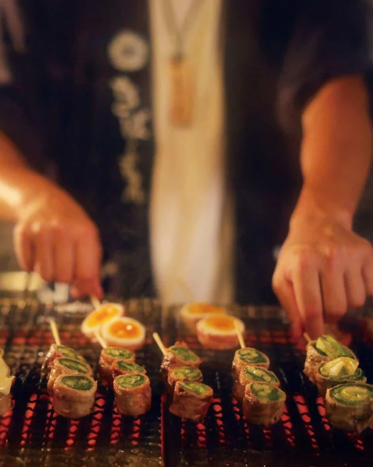 野菜巻き串を一本ずつ丁寧に。ちょっとした飲み会にも